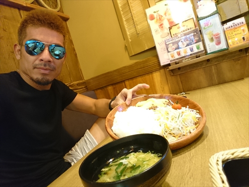 11���E�L�����s���O�J�[�Ƀo�b�N�J������V���I